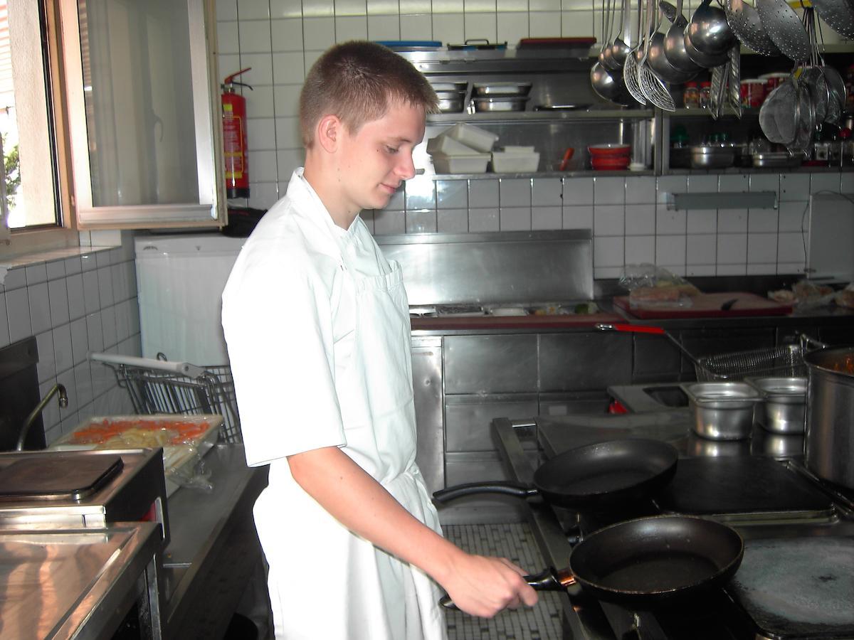 Hotel Restaurant Klosterli Pieterlen Экстерьер фото